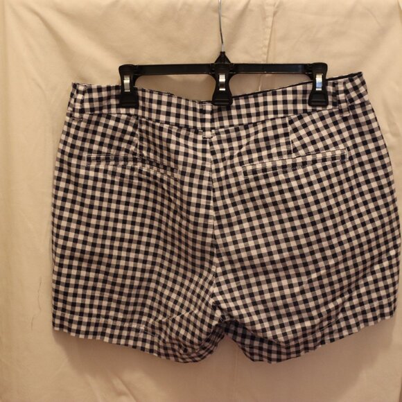 Old Navy Women's Everyday Short Size 12 - Picture 5 of 9